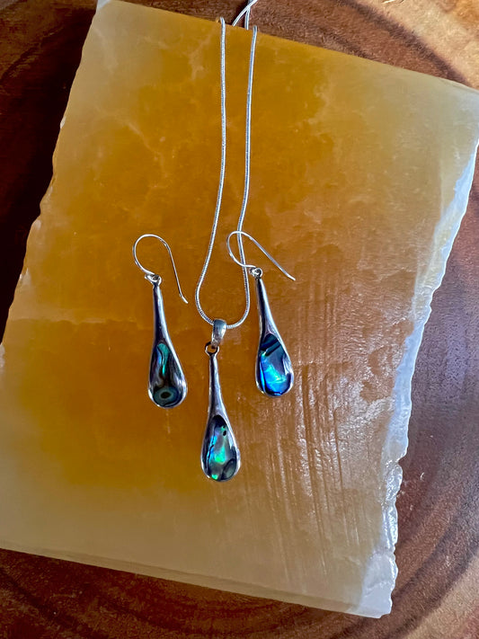 Natural Shell Teardrop Necklace and Earring Set